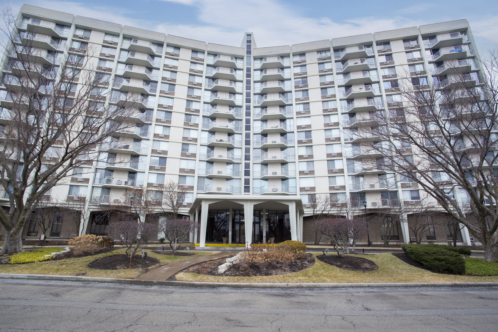 20 N Tower Road #12J, Oak Brook, IL 60523