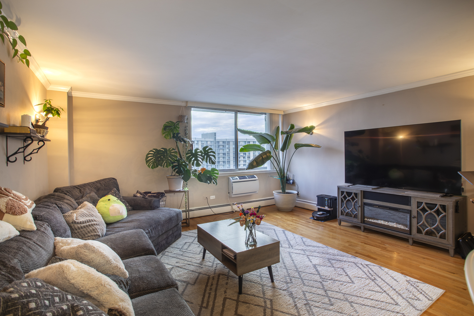 20 N Tower Road #12J, Oak Brook, IL 60523