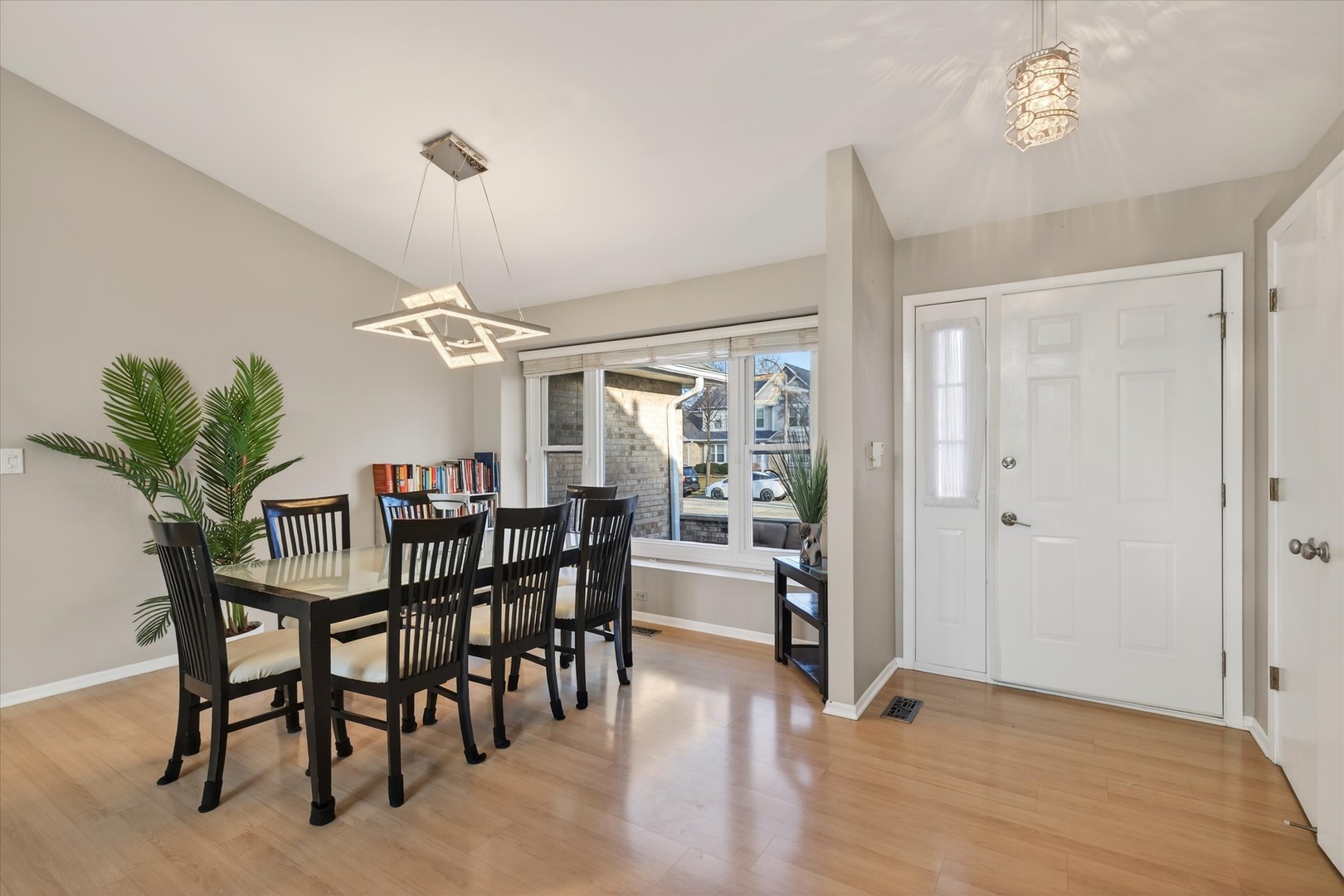 2010 N Oak Wood Drive, Arlington Heights, IL 60004