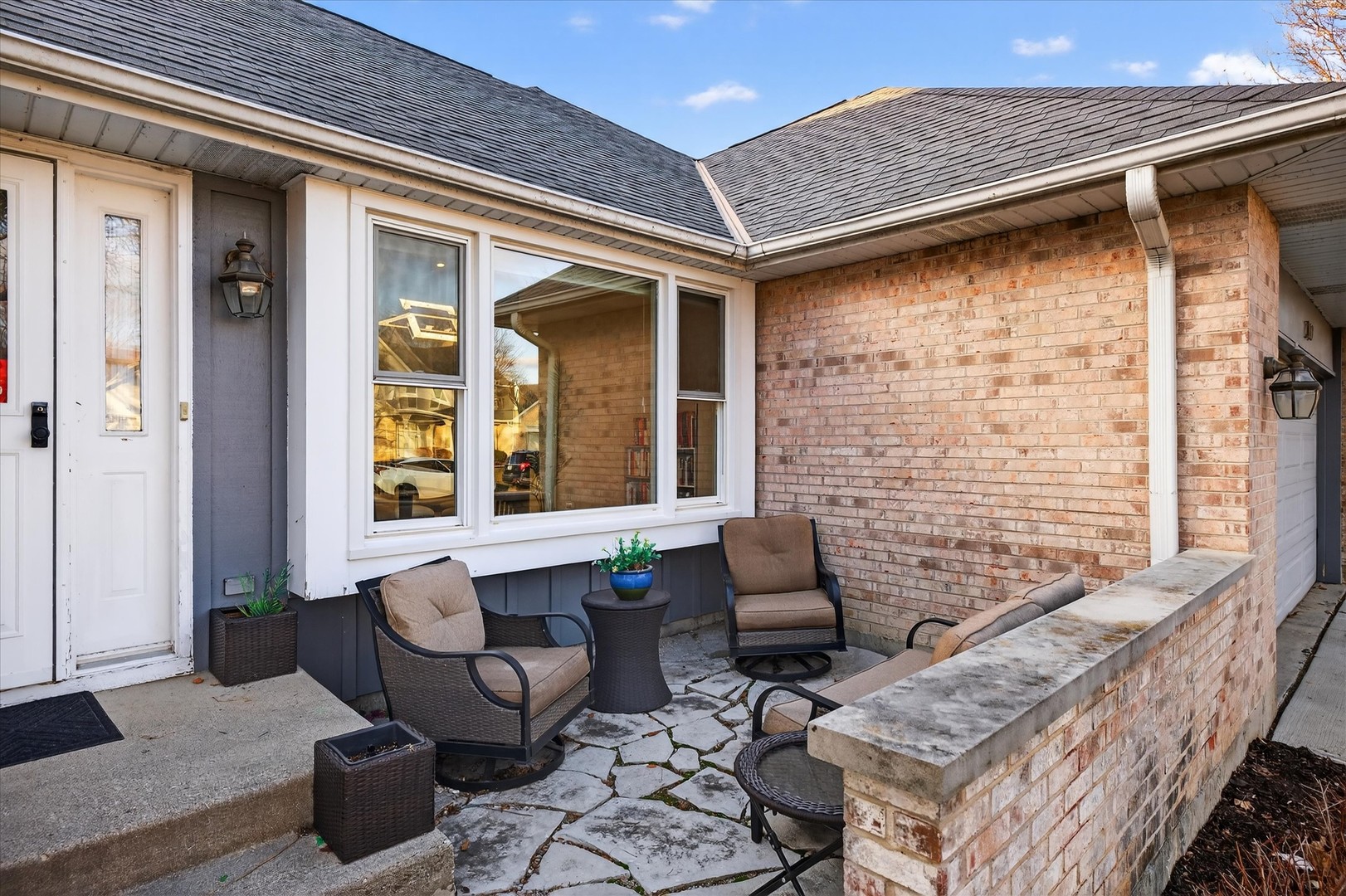 2010 N Oak Wood Drive, Arlington Heights, IL 60004