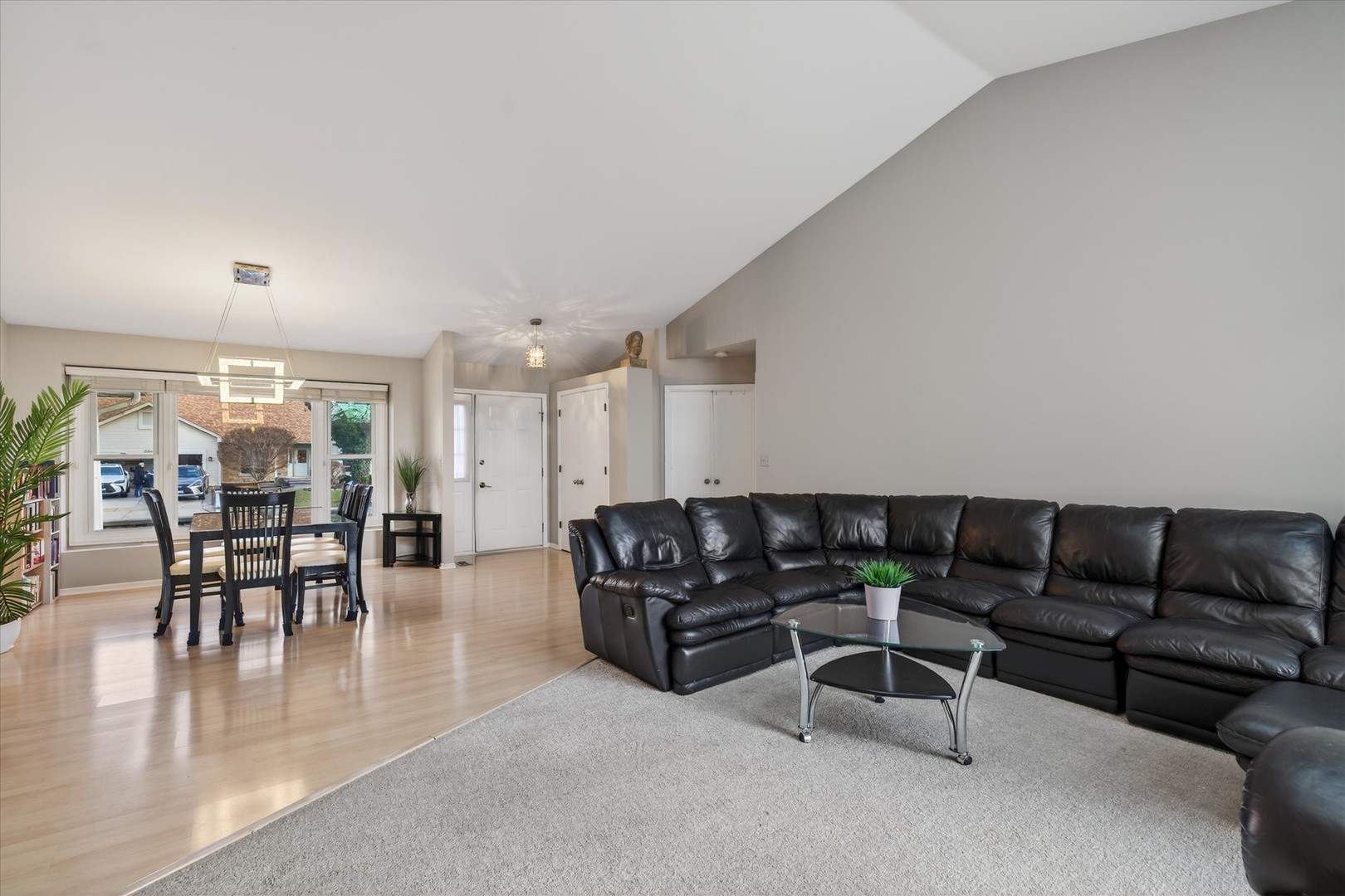 2010 N Oak Wood Drive, Arlington Heights, IL 60004