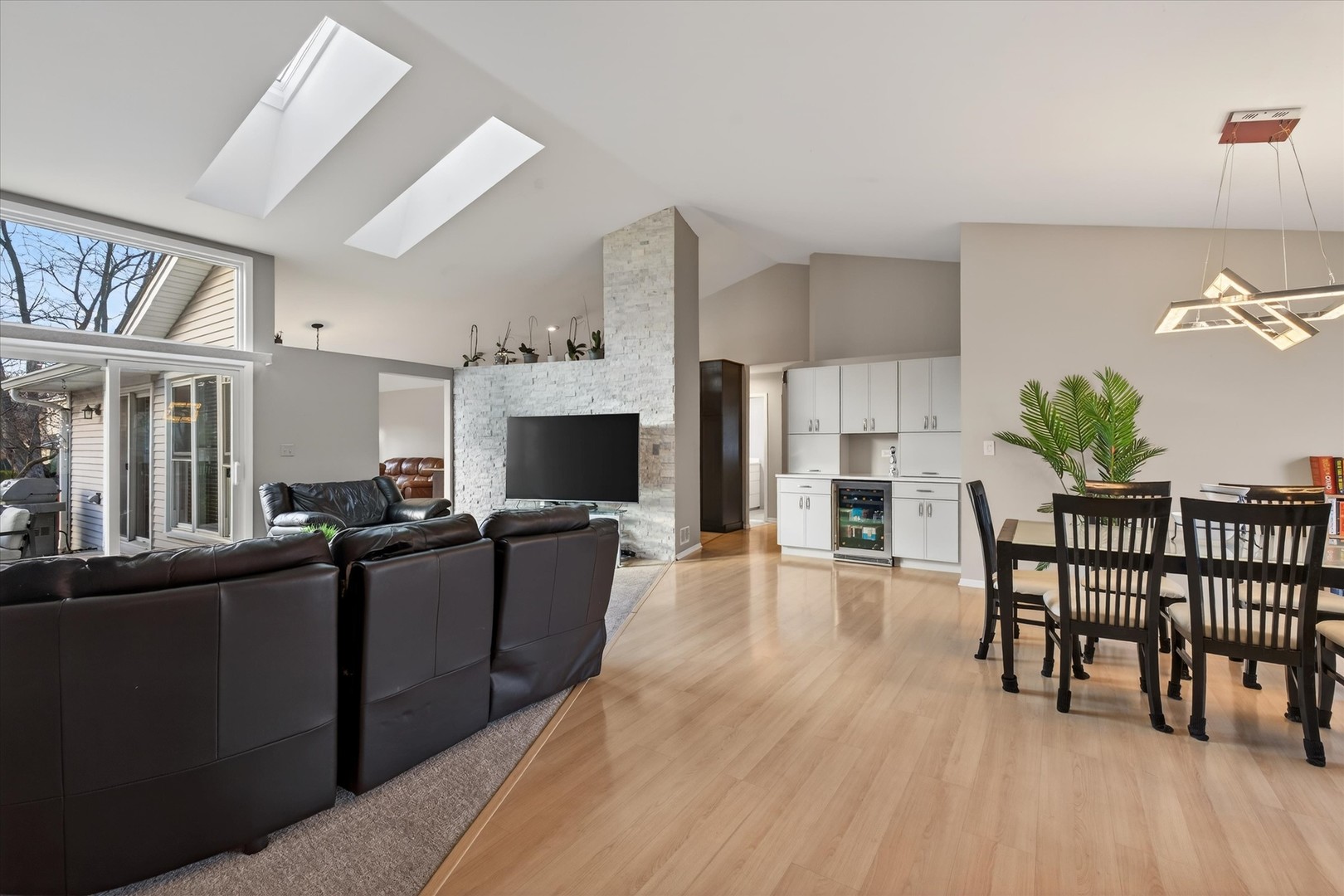 2010 N Oak Wood Drive, Arlington Heights, IL 60004