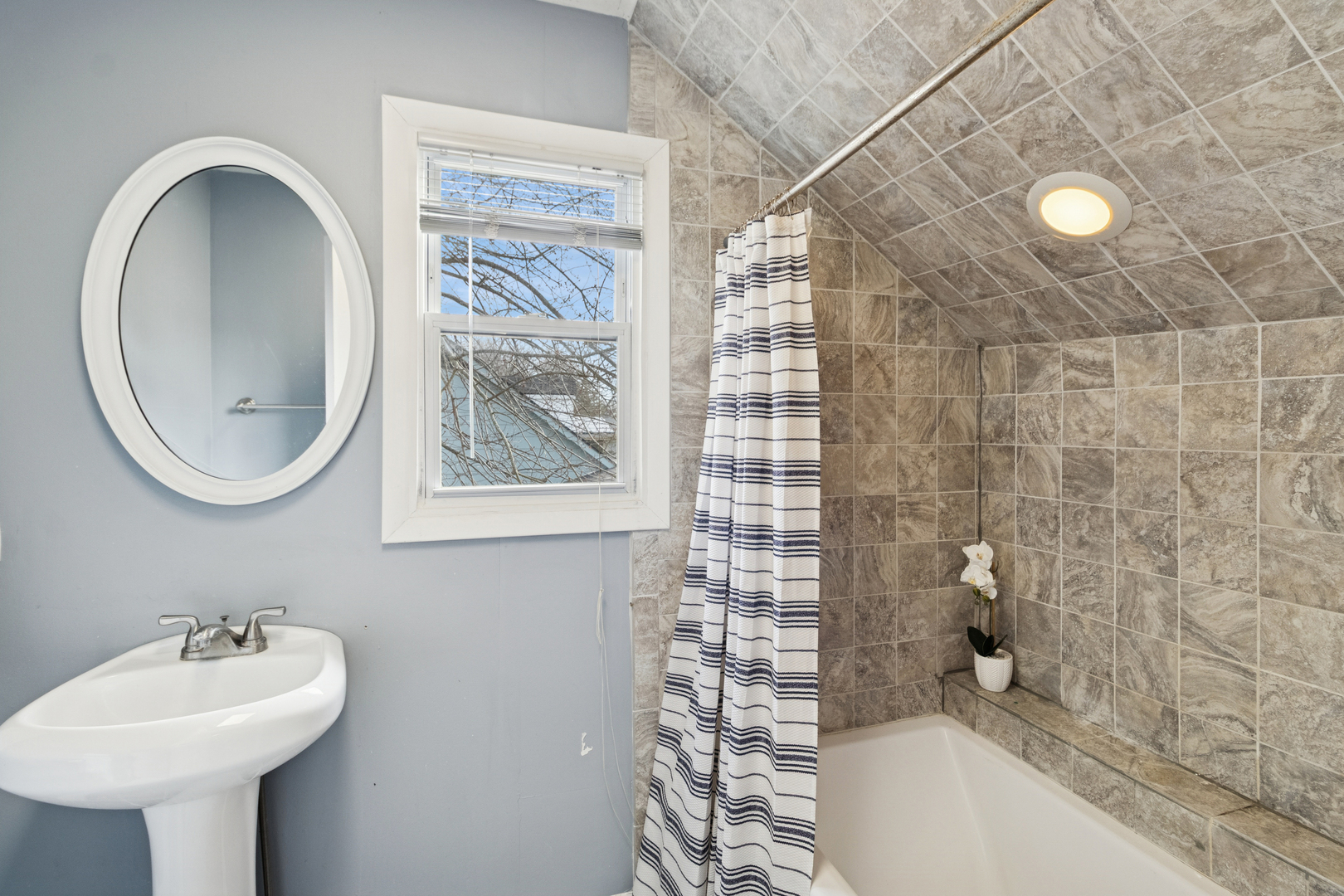 902 E Main Street, Barrington, IL 60010