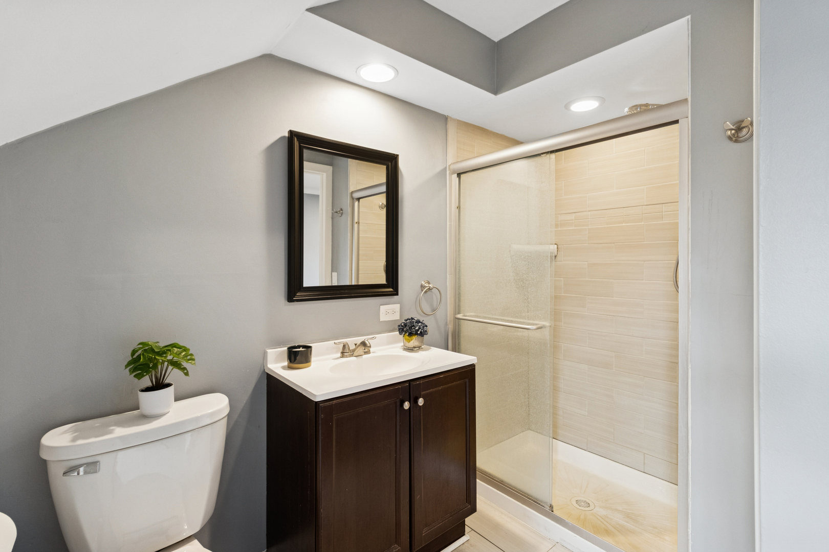 902 E Main Street, Barrington, IL 60010