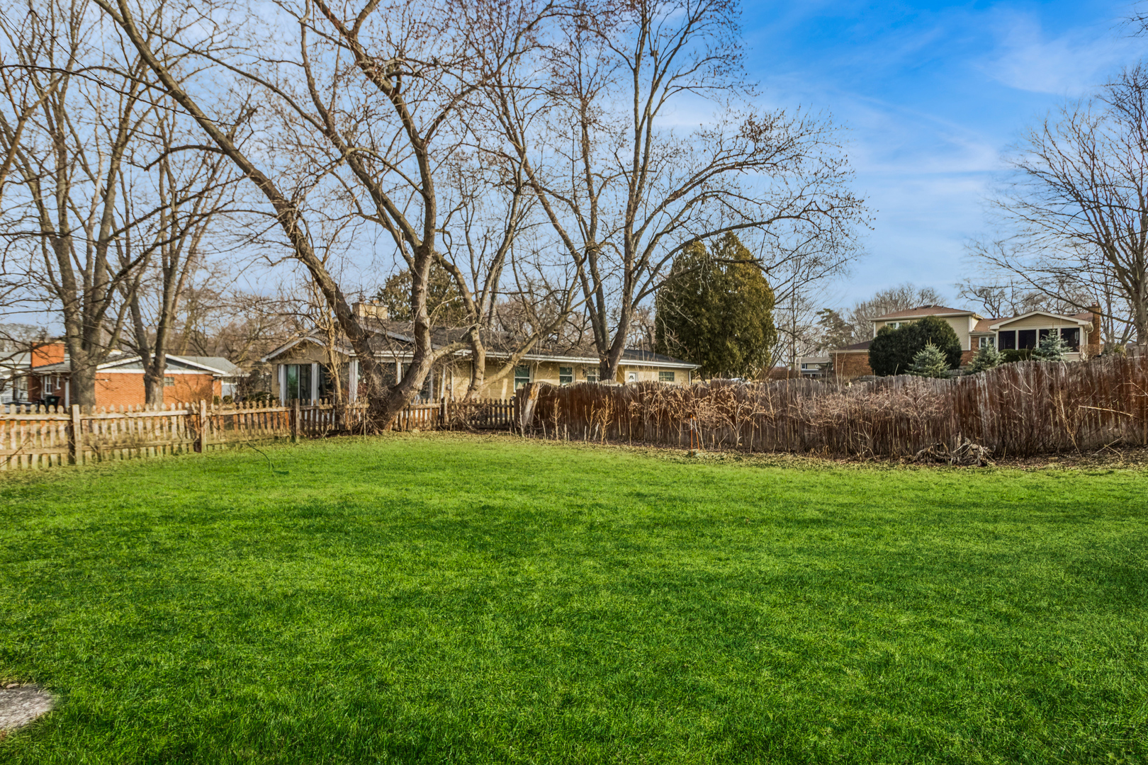 902 E Main Street, Barrington, IL 60010