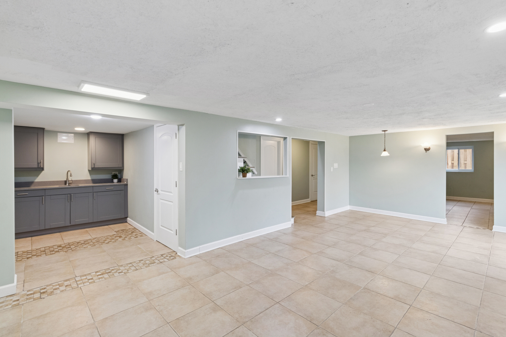 902 E Main Street, Barrington, IL 60010