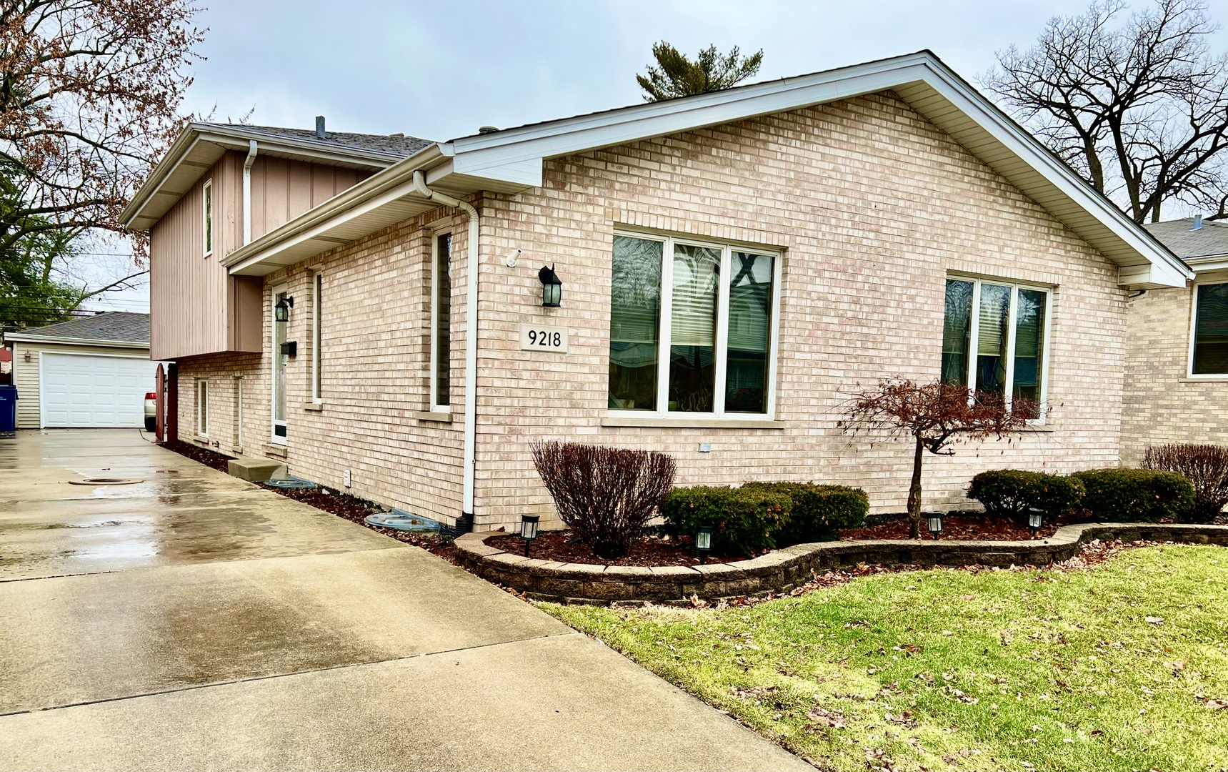 9218 S Albany Avenue, Evergreen Park, IL 60805