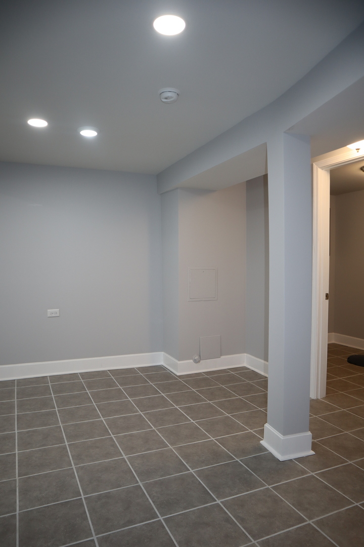 210 W 16th Place, Chicago Heights, IL 60411