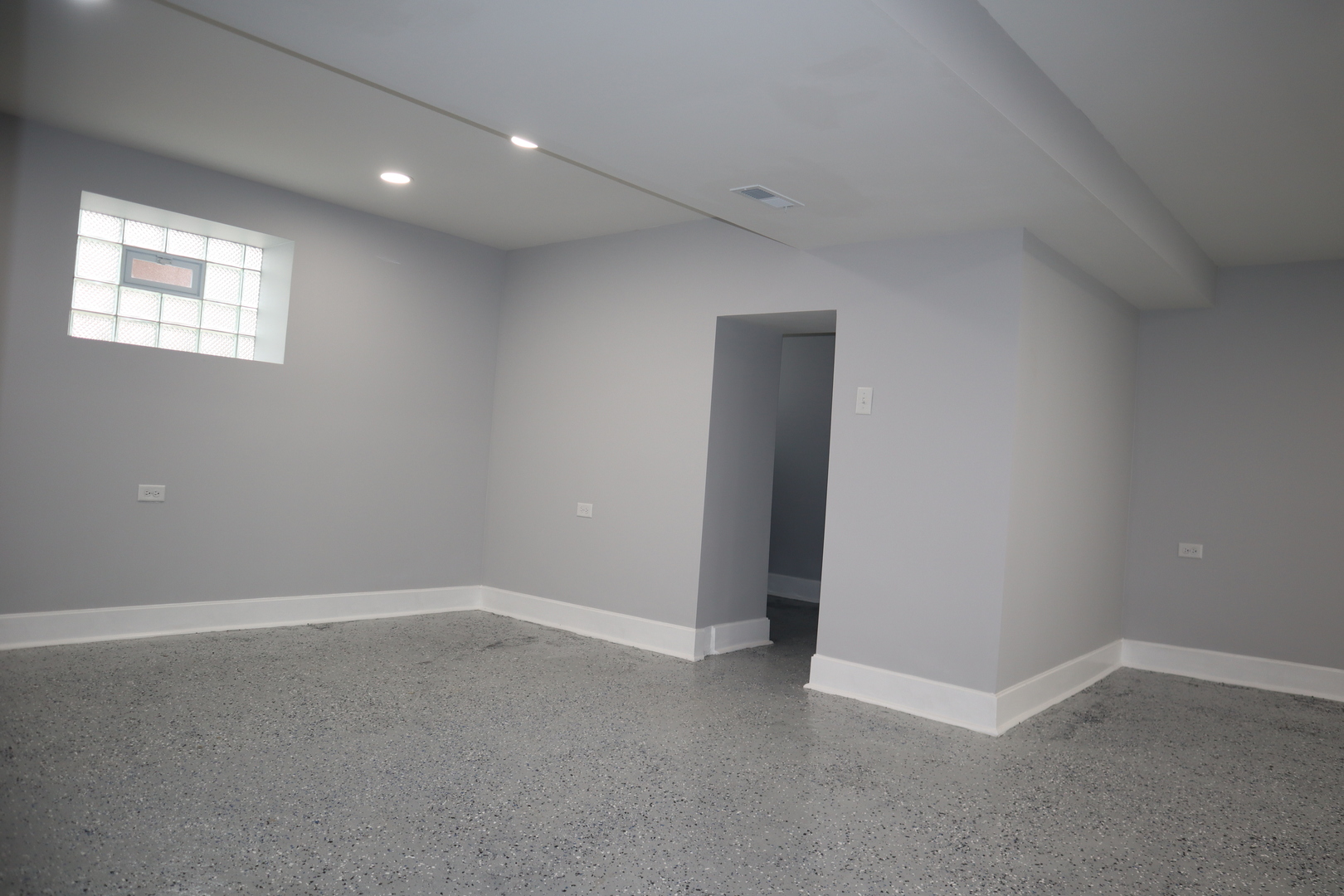 210 W 16th Place, Chicago Heights, IL 60411