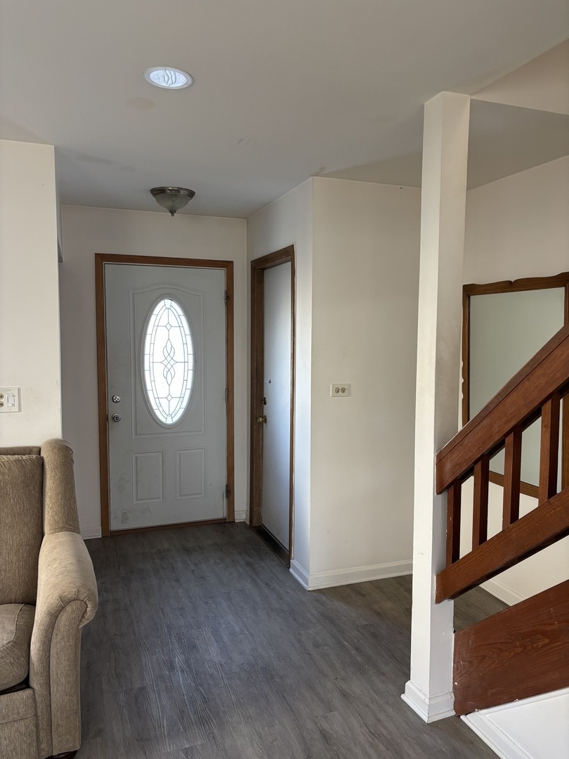 1122 Bradbury Circle, Carol Stream, IL 60188