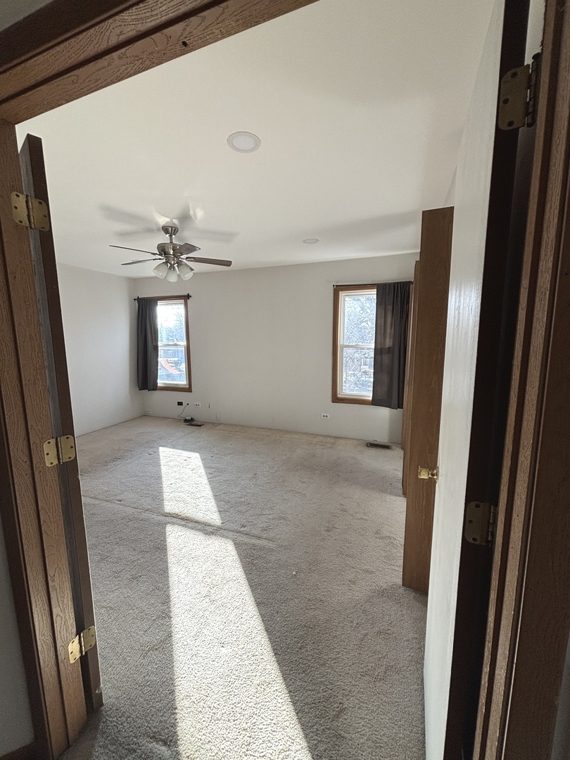 1122 Bradbury Circle, Carol Stream, IL 60188