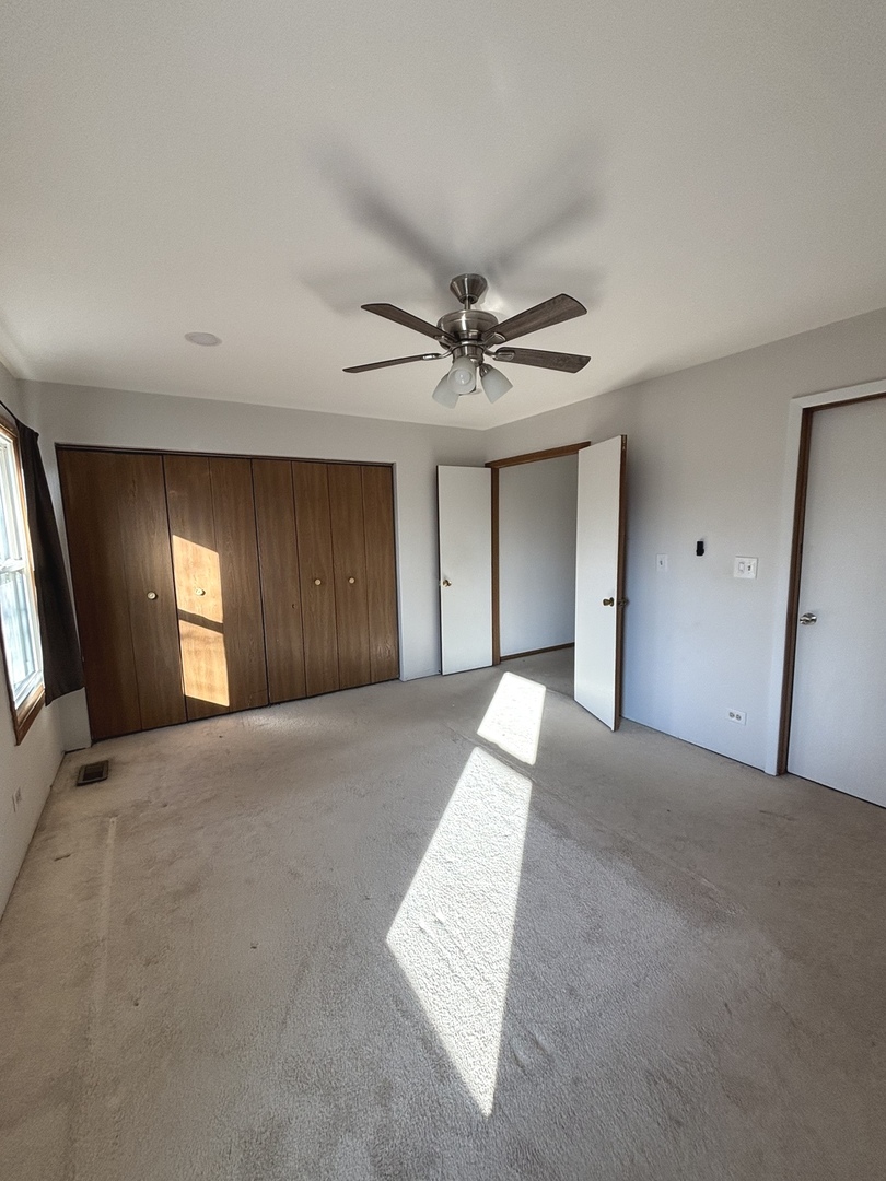 1122 Bradbury Circle, Carol Stream, IL 60188