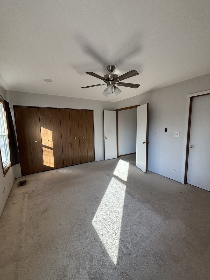 1122 Bradbury Circle, Carol Stream, IL 60188