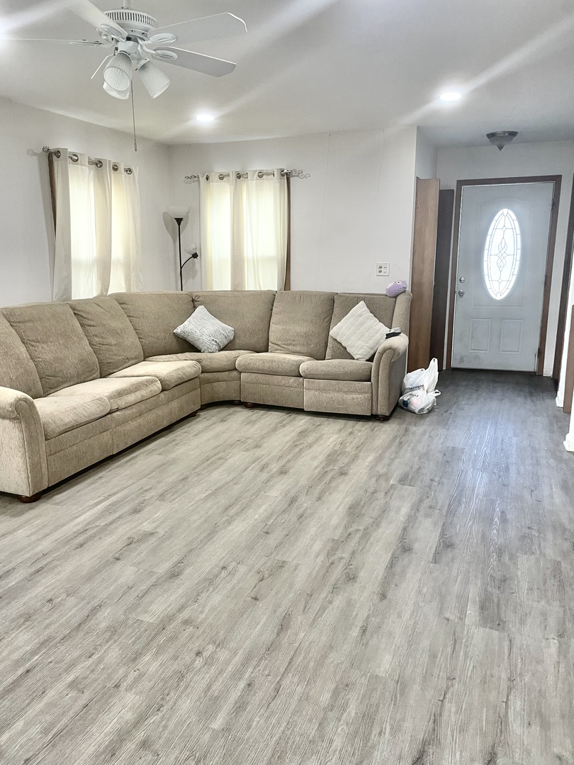 1122 Bradbury Circle, Carol Stream, IL 60188