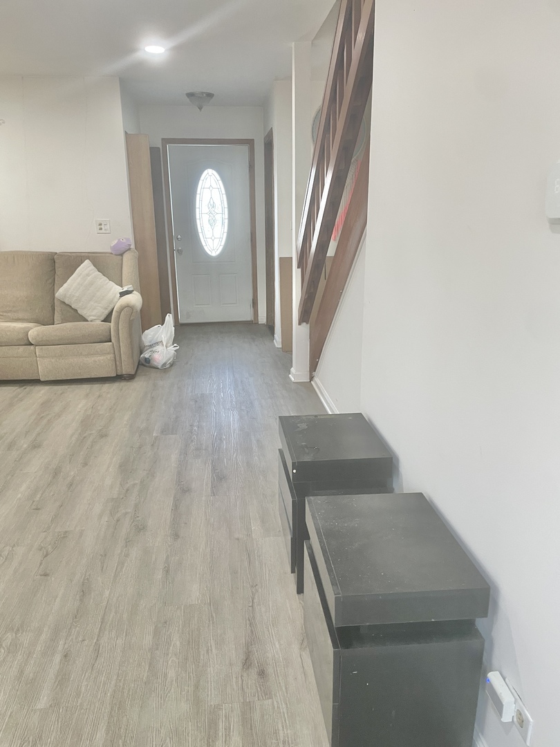 1122 Bradbury Circle, Carol Stream, IL 60188