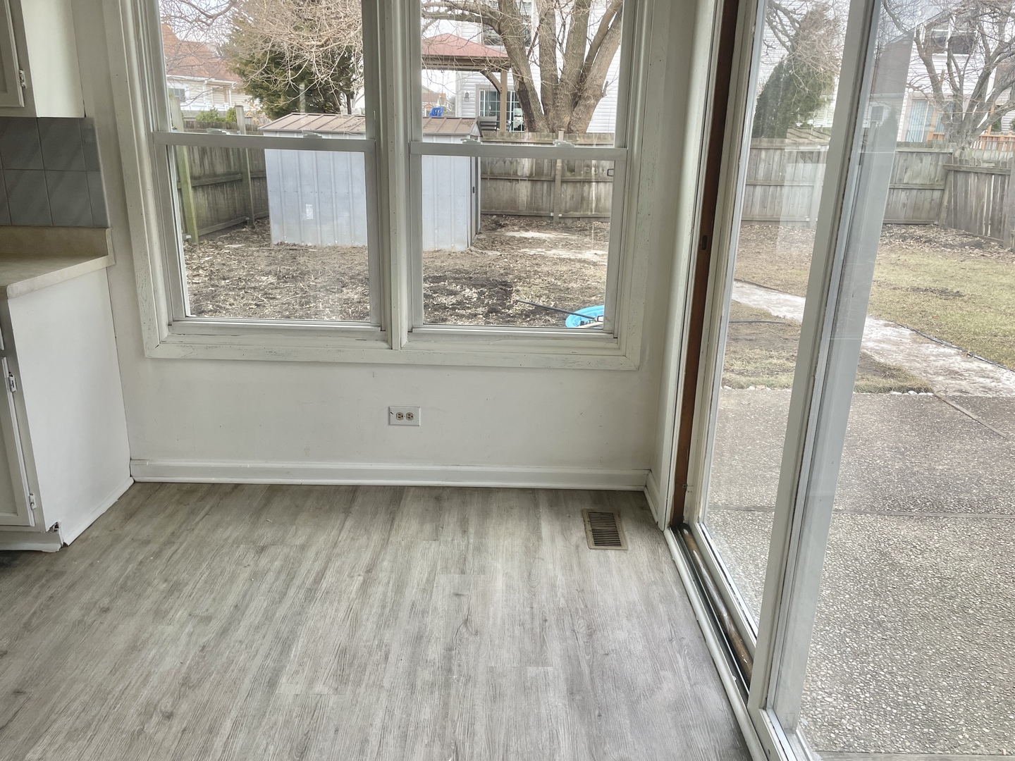 1122 Bradbury Circle, Carol Stream, IL 60188