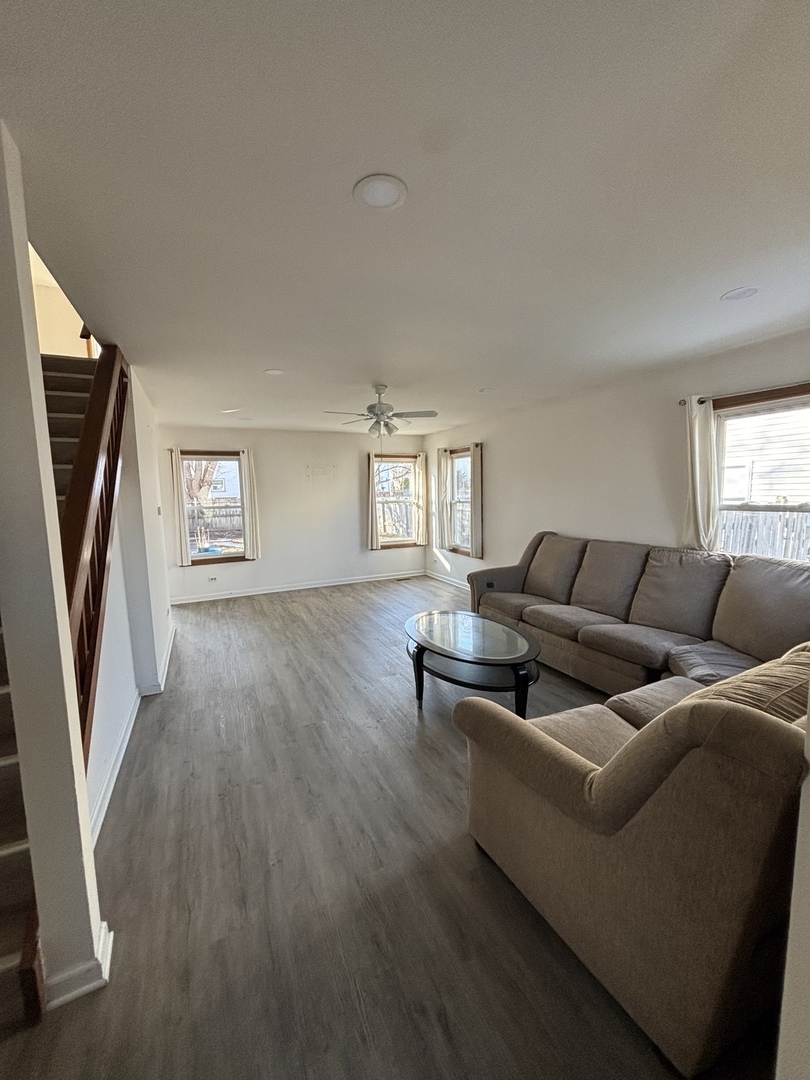 1122 Bradbury Circle, Carol Stream, IL 60188