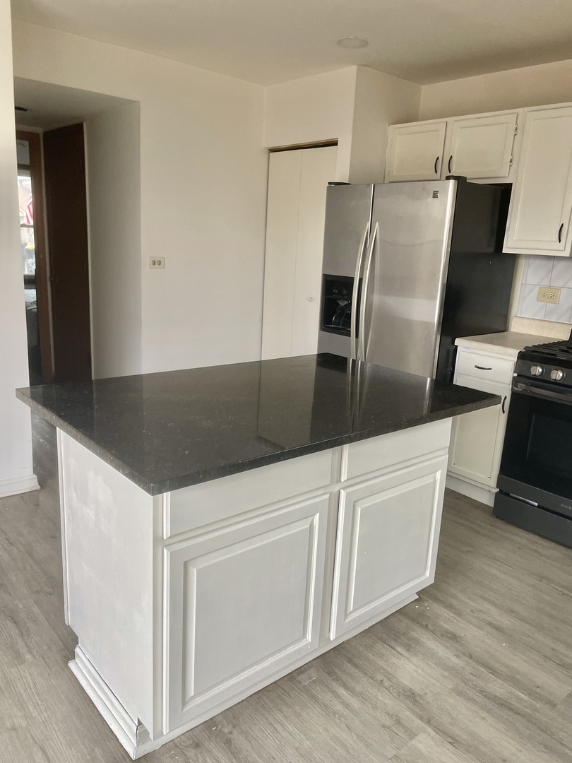 1122 Bradbury Circle, Carol Stream, IL 60188