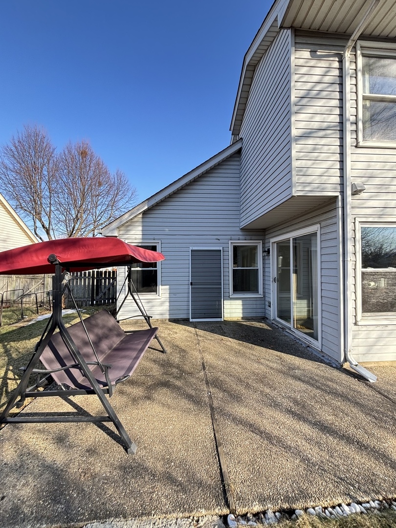 1122 Bradbury Circle, Carol Stream, IL 60188