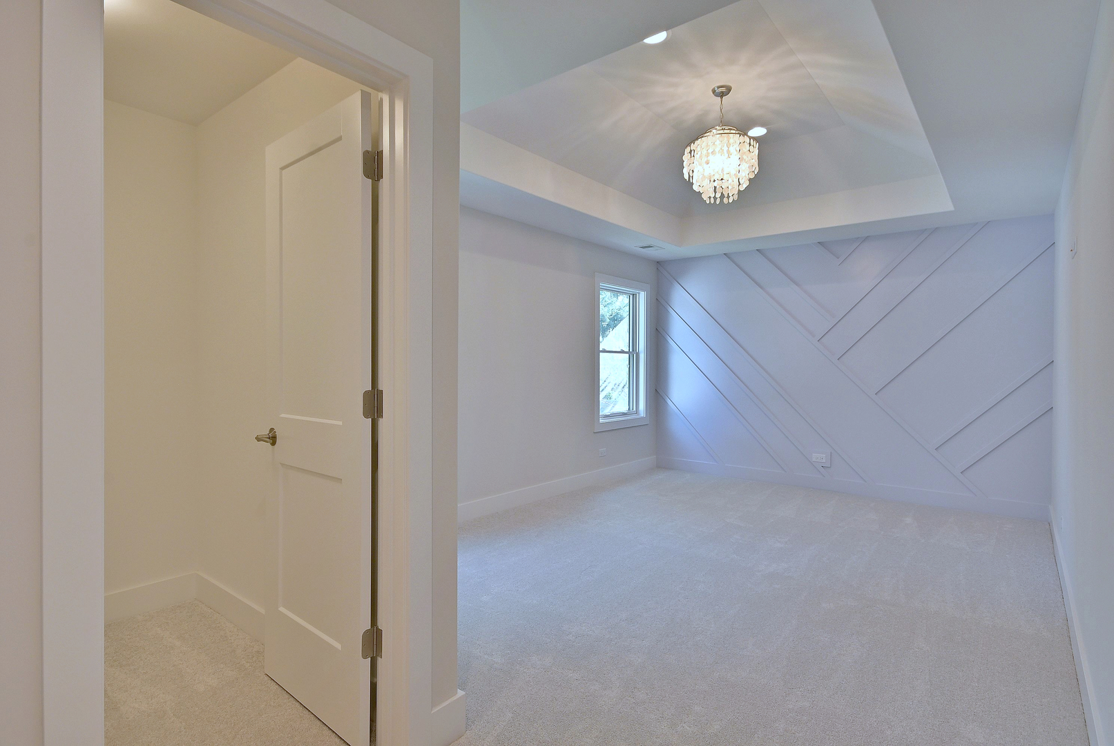 594 W Comstock Avenue, Elmhurst, IL 60126