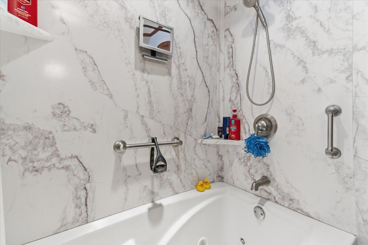 42169 N 6th Avenue, Antioch, IL 60002