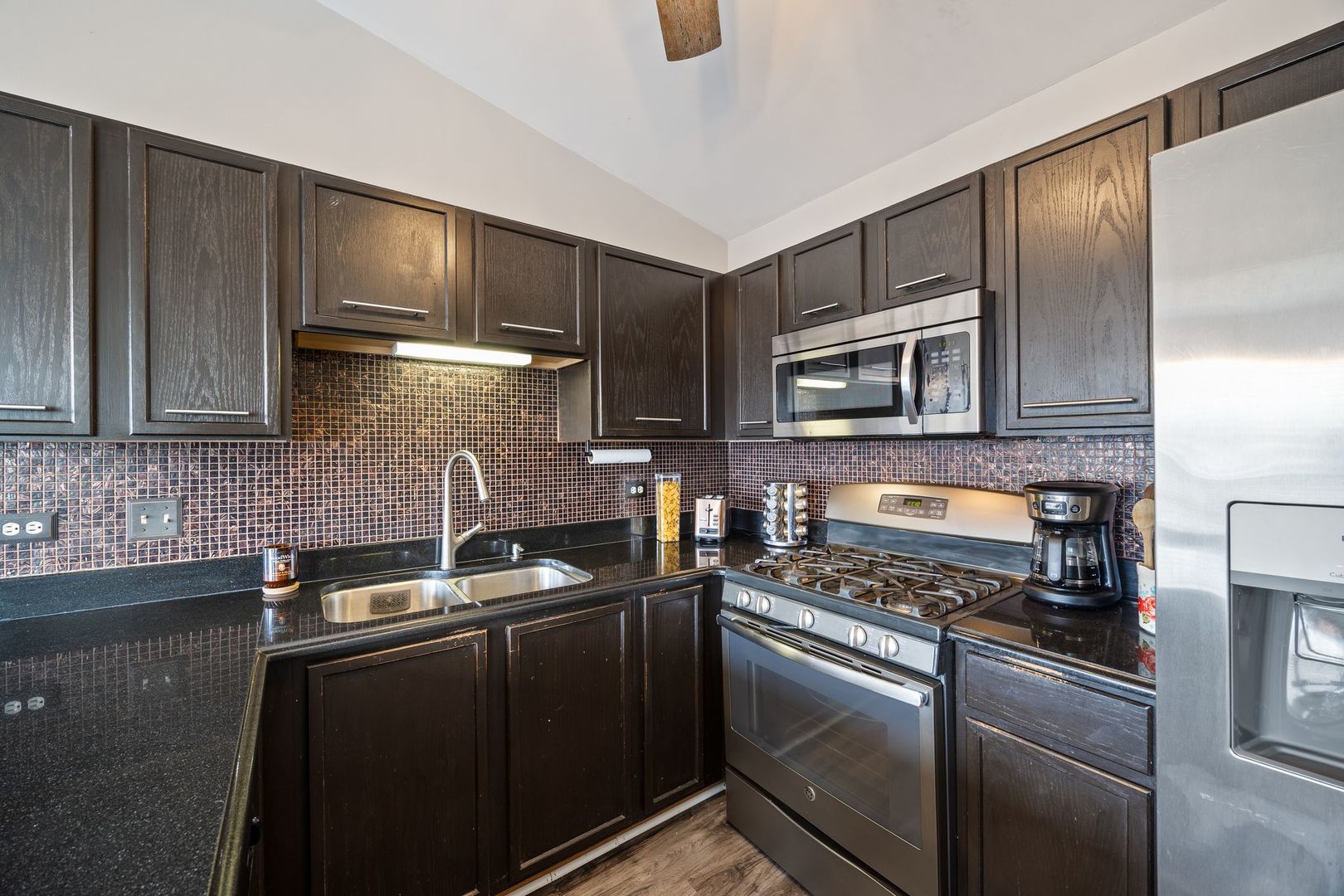 1281 N Red Oak Circle #3, Round Lake Beach, IL 60073