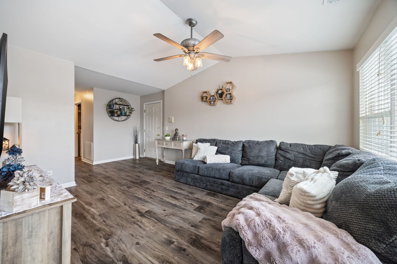 1281 N Red Oak Circle #3, Round Lake Beach, IL 60073