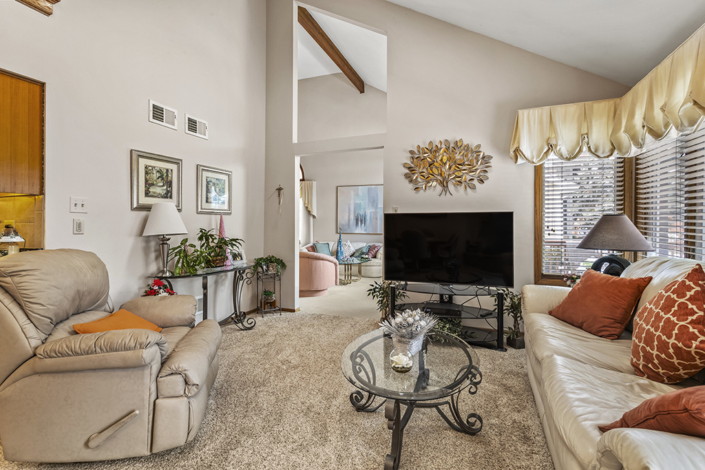 22 W Maple Lane #22, Palos Heights, IL 60463