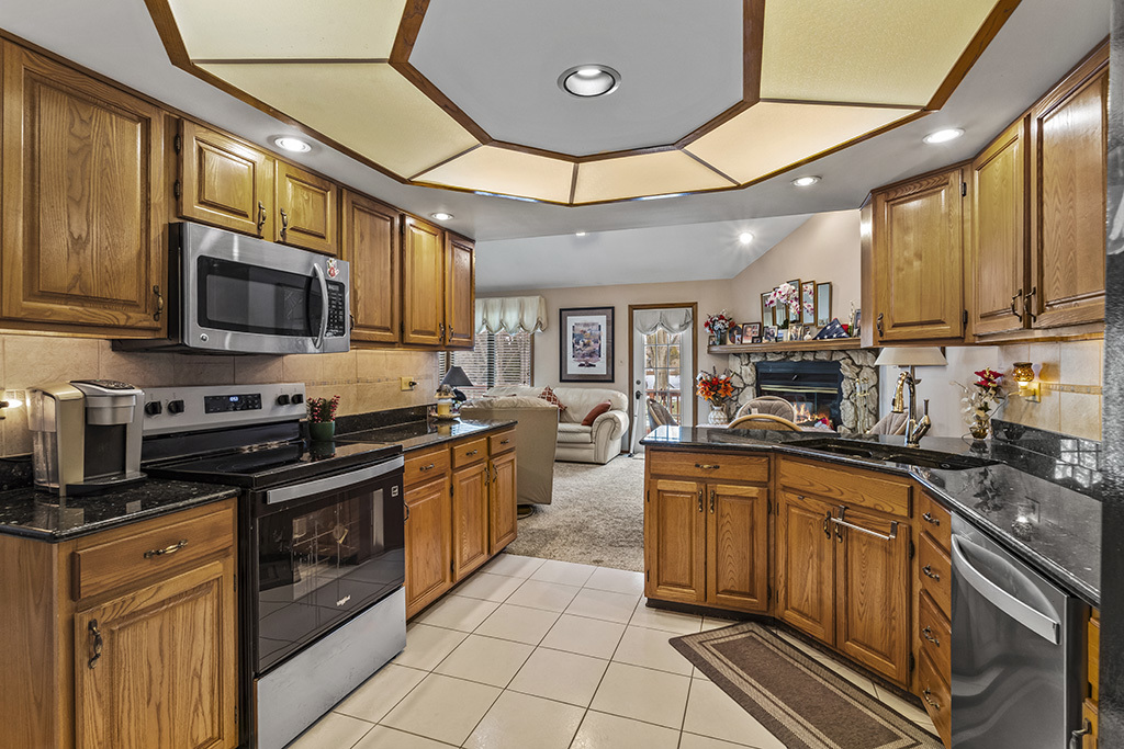 22 W Maple Lane #22, Palos Heights, IL 60463