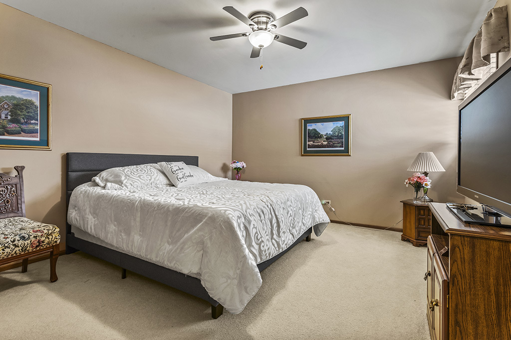 22 W Maple Lane #22, Palos Heights, IL 60463