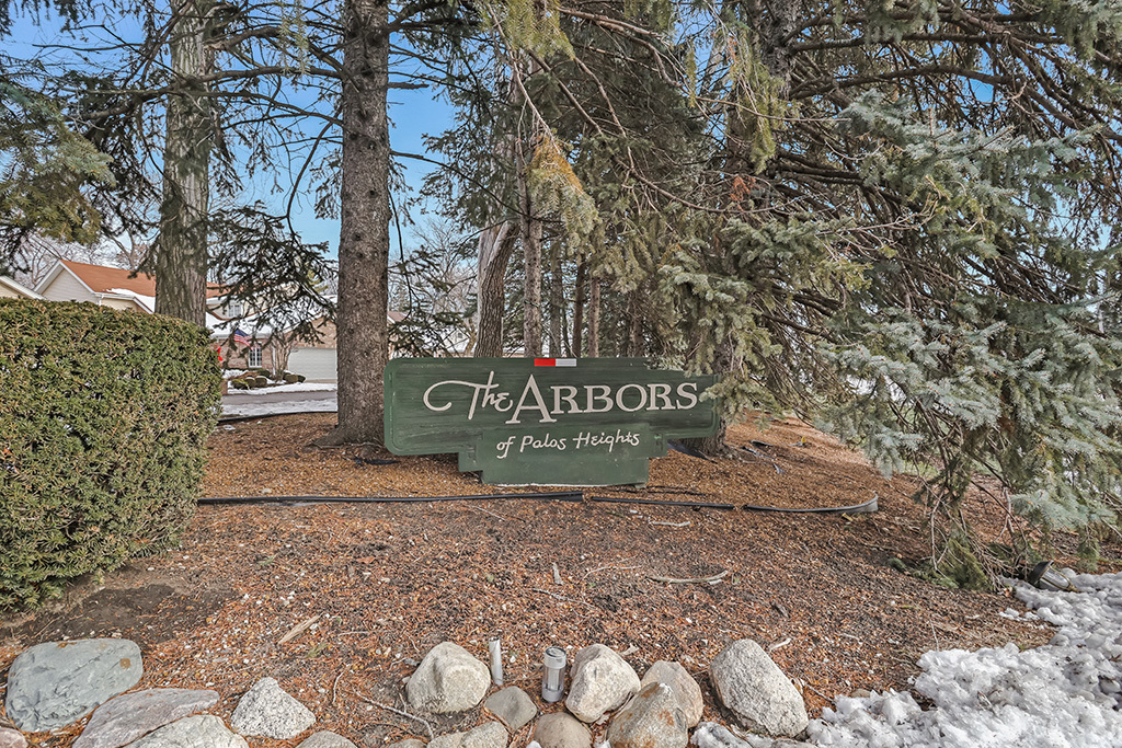 22 W Maple Lane #22, Palos Heights, IL 60463