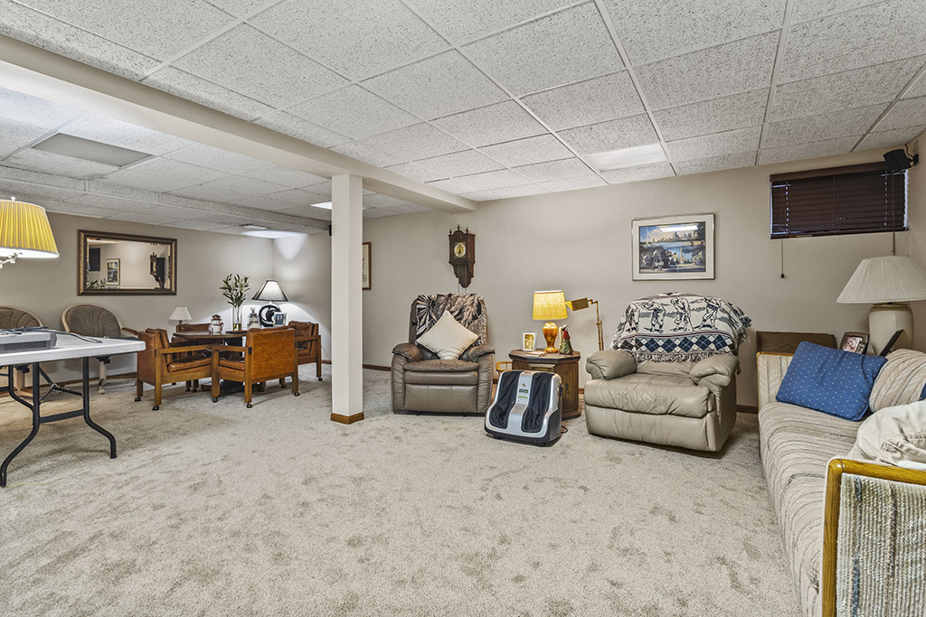 22 W Maple Lane #22, Palos Heights, IL 60463