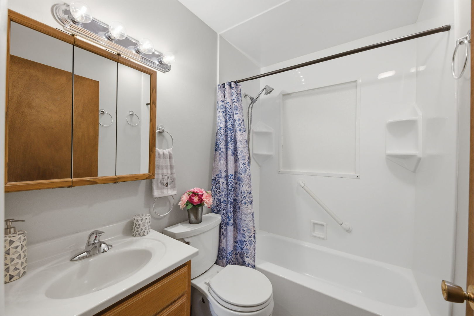 5S333 Stewart Drive, Naperville, IL 60563