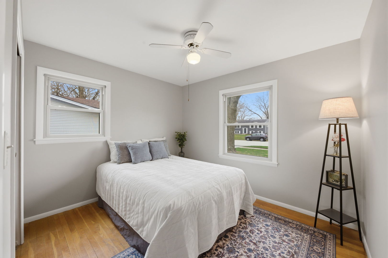 5S333 Stewart Drive, Naperville, IL 60563