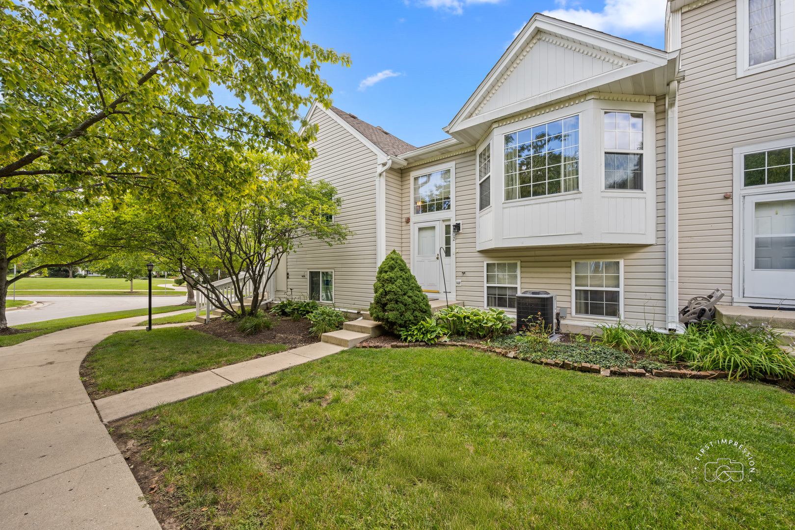 1202 Fox Hill Lane, North Aurora, IL 60542