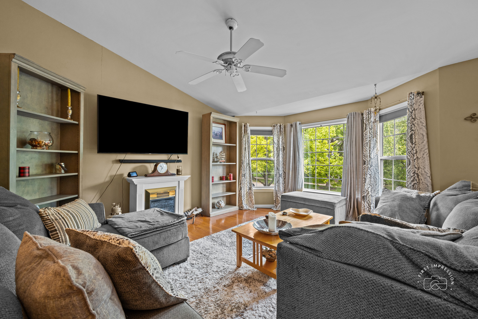 1202 Fox Hill Lane, North Aurora, IL 60542