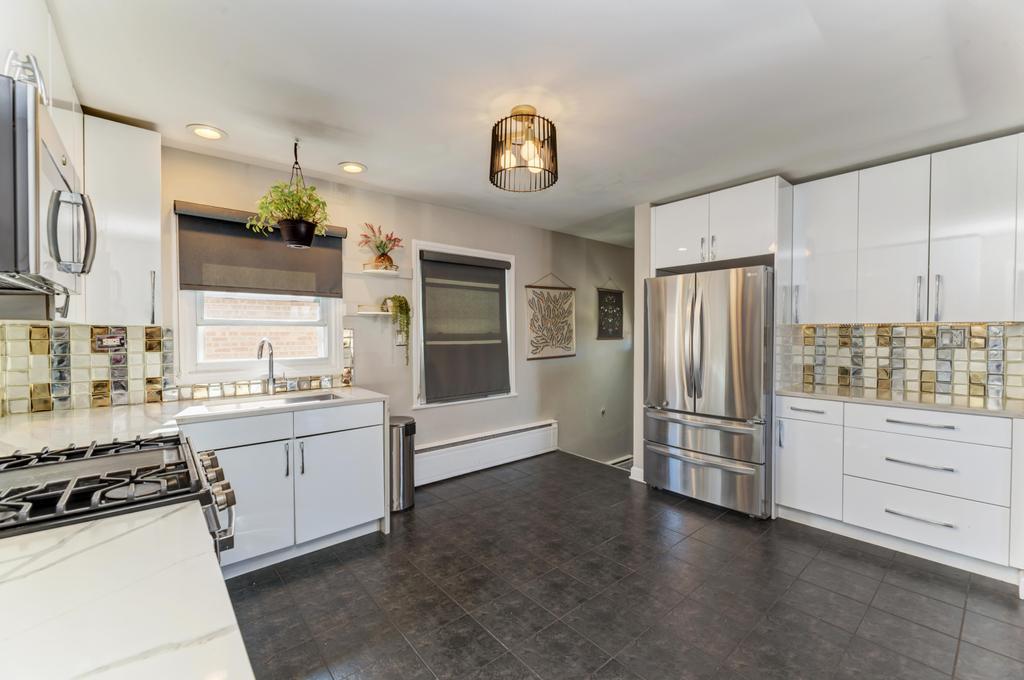 7235 W Barry Avenue, Chicago, IL 60707