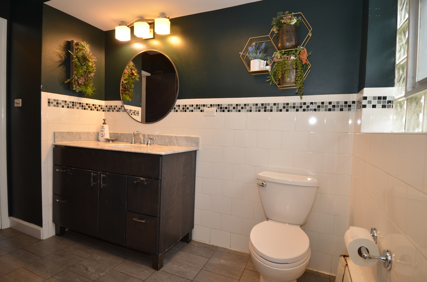 7235 W Barry Avenue, Chicago, IL 60707