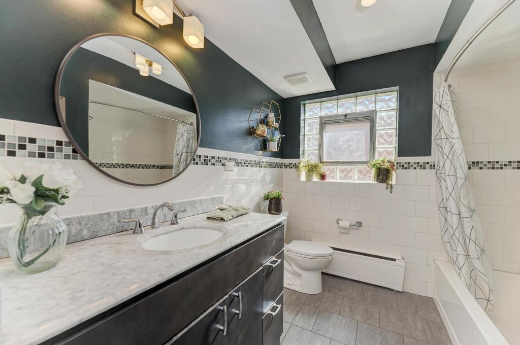 7235 W Barry Avenue, Chicago, IL 60707