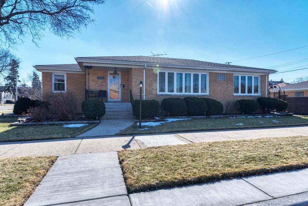 7235 W Barry Avenue, Chicago, IL 60707