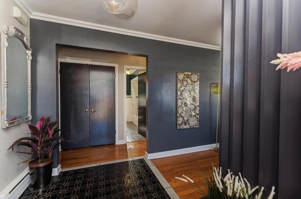 7235 W Barry Avenue, Chicago, IL 60707