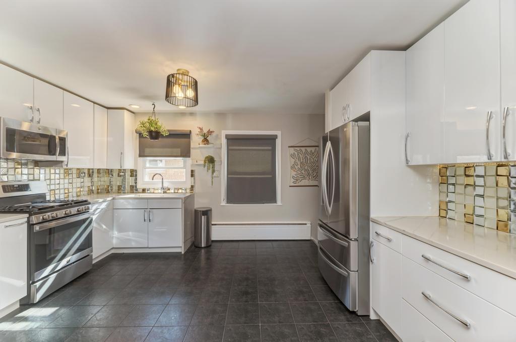 7235 W Barry Avenue, Chicago, IL 60707