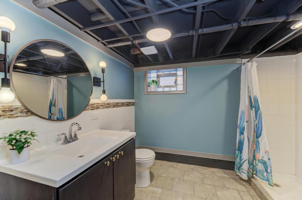 7235 W Barry Avenue, Chicago, IL 60707