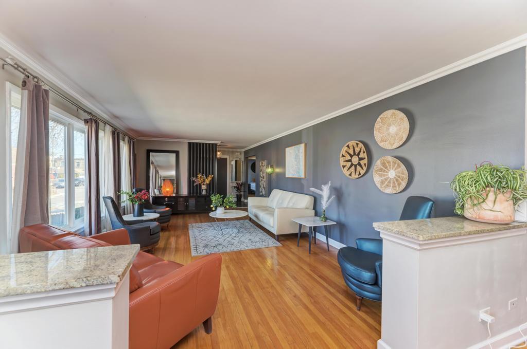 7235 W Barry Avenue, Chicago, IL 60707