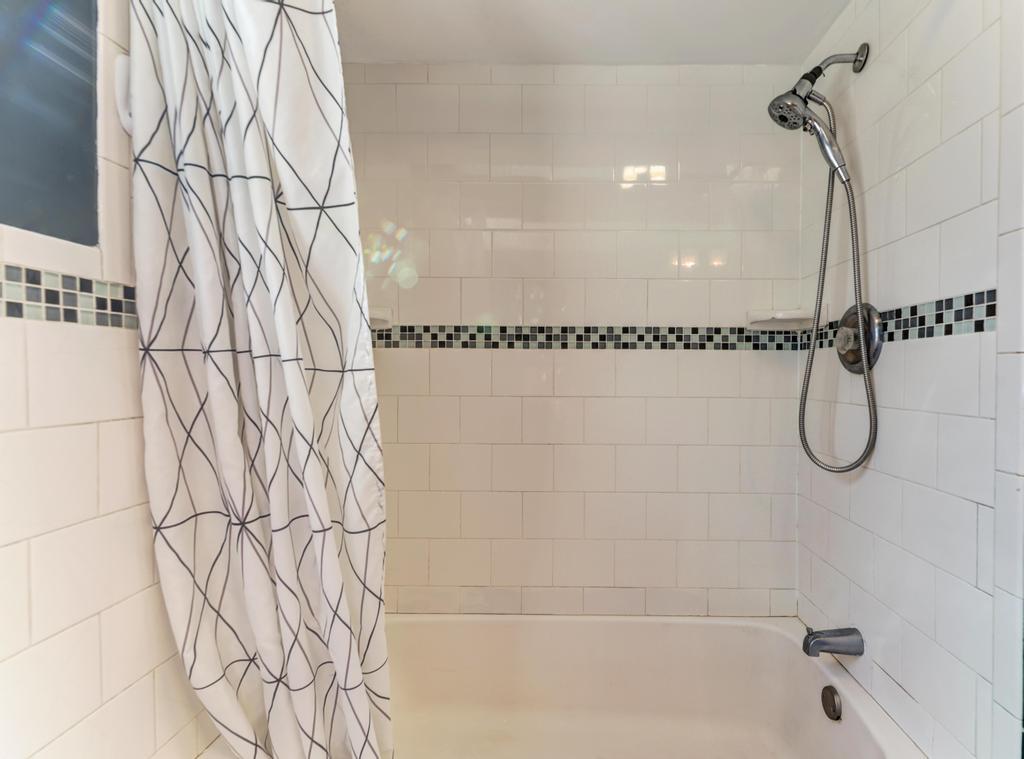 7235 W Barry Avenue, Chicago, IL 60707