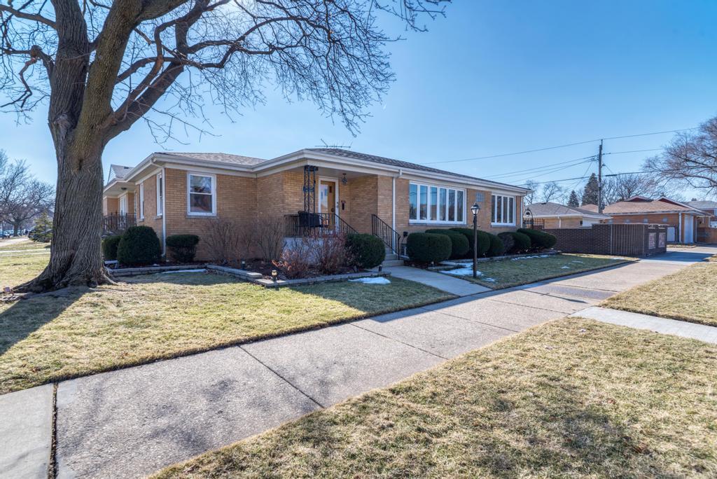 7235 W Barry Avenue, Chicago, IL 60707