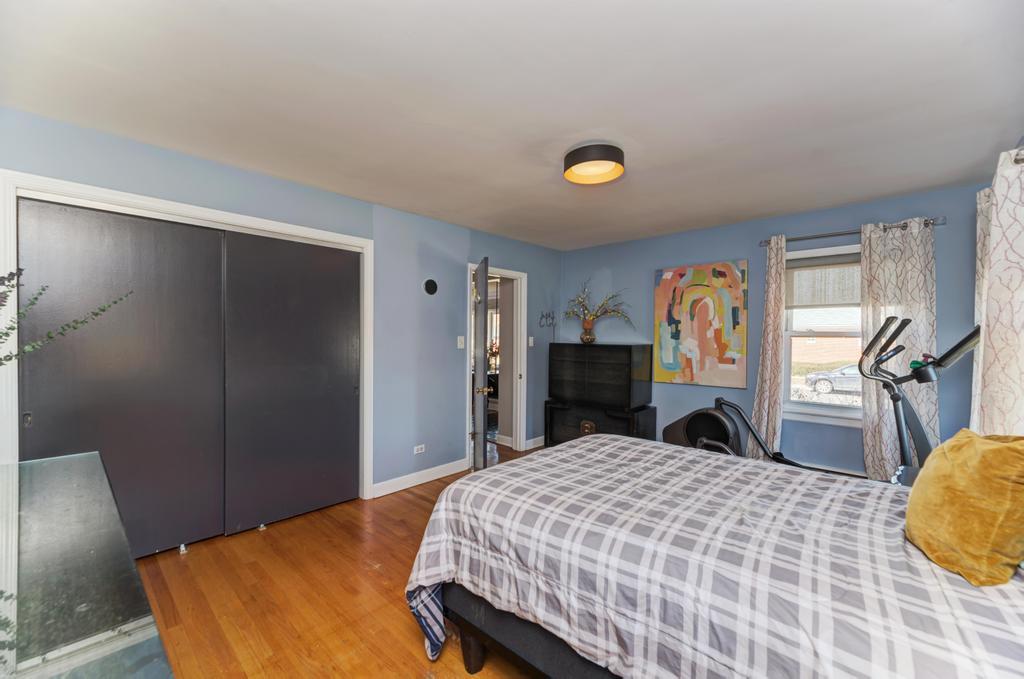 7235 W Barry Avenue, Chicago, IL 60707