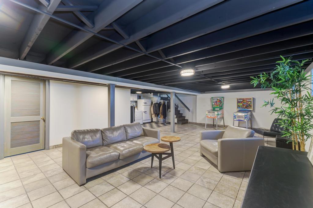 7235 W Barry Avenue, Chicago, IL 60707