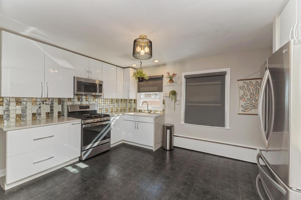 7235 W Barry Avenue, Chicago, IL 60707