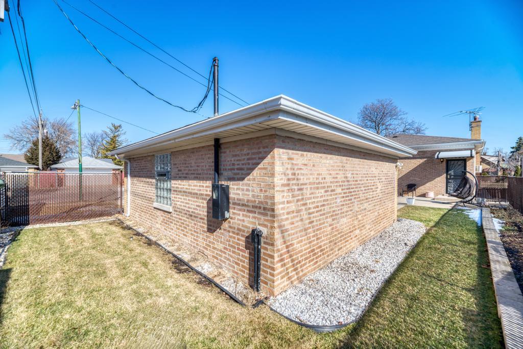 7235 W Barry Avenue, Chicago, IL 60707